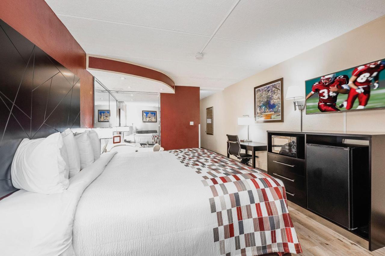 Red Roof Inn & Suites Macon Bagian luar foto