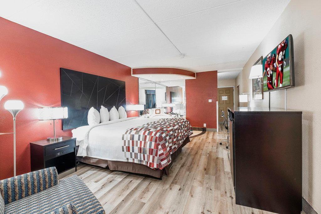 Red Roof Inn & Suites Macon Bagian luar foto