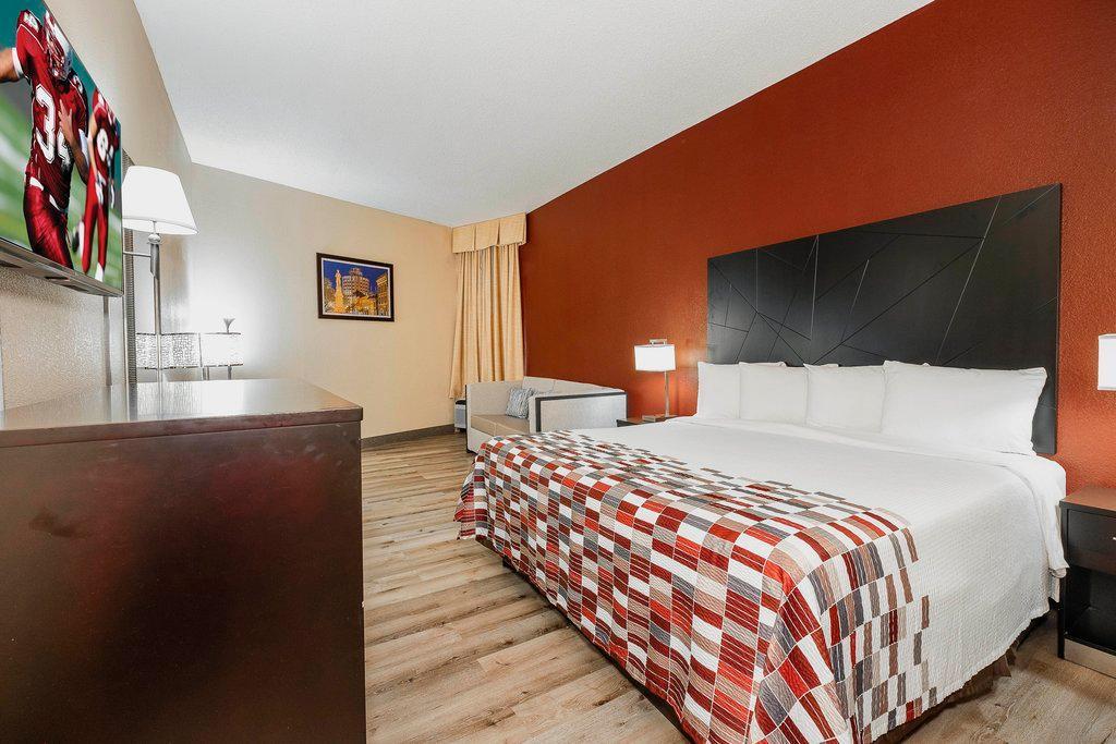 Red Roof Inn & Suites Macon Bagian luar foto