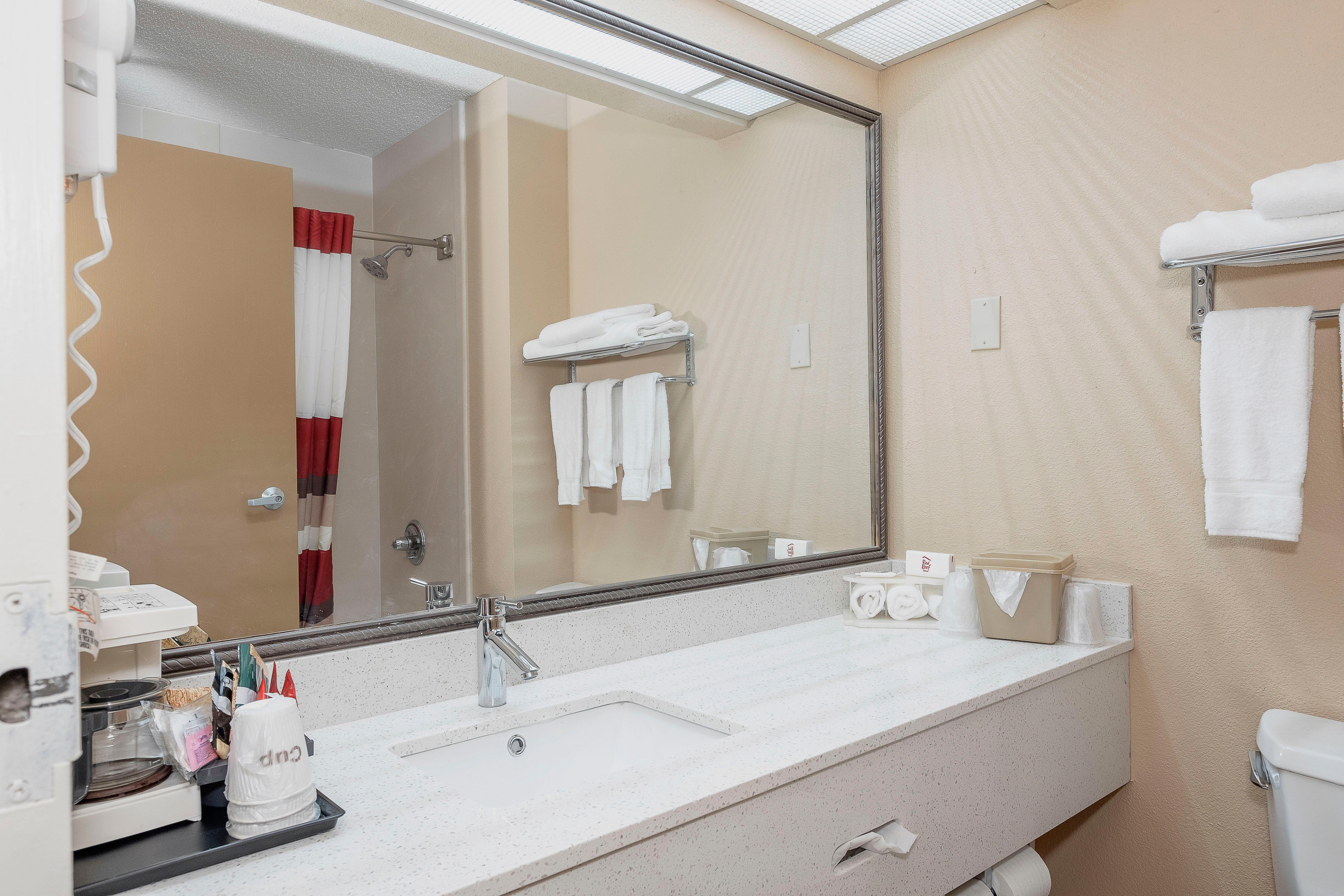 Red Roof Inn & Suites Macon Bagian luar foto