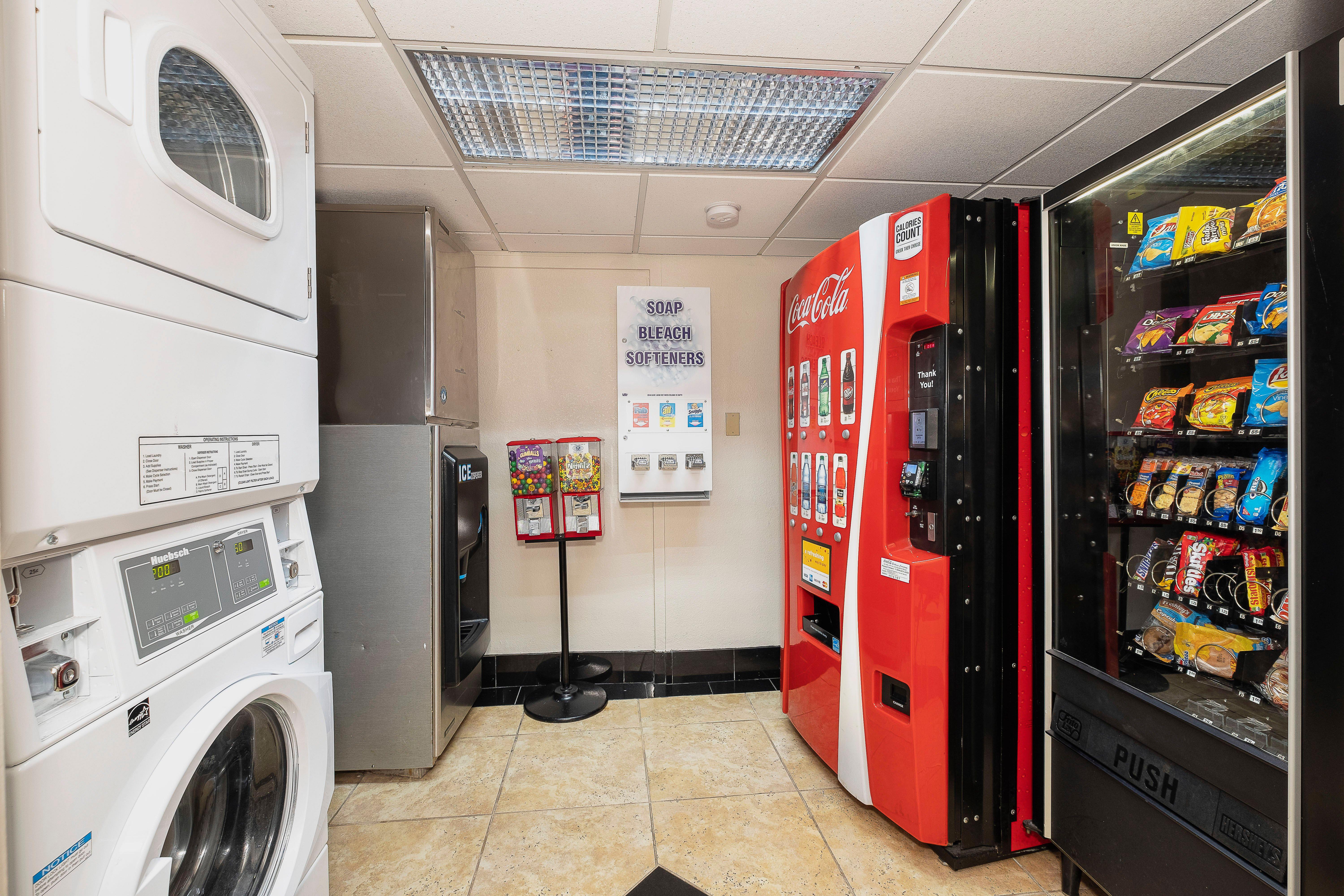 Red Roof Inn & Suites Macon Bagian luar foto
