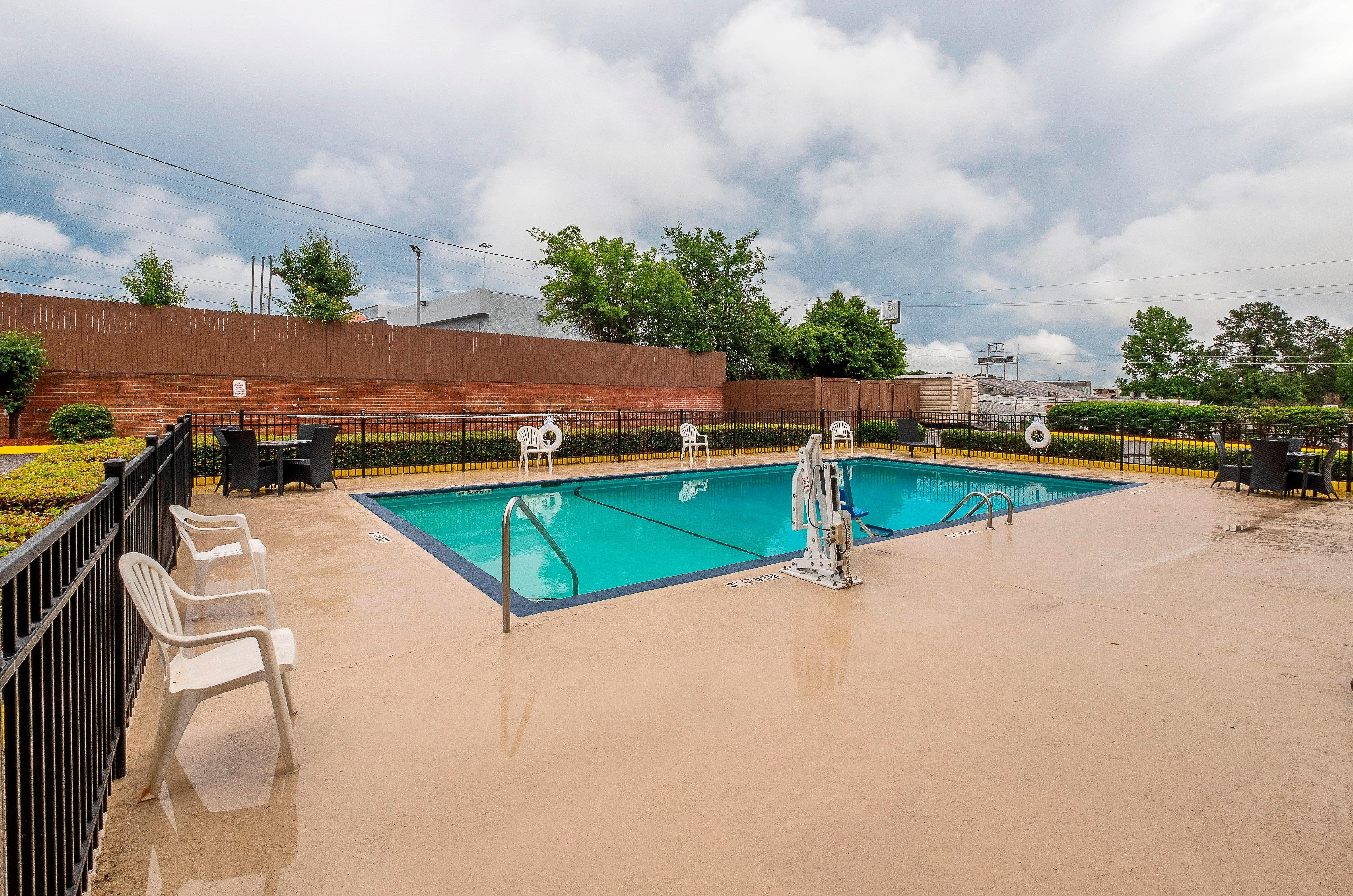 Red Roof Inn & Suites Macon Bagian luar foto