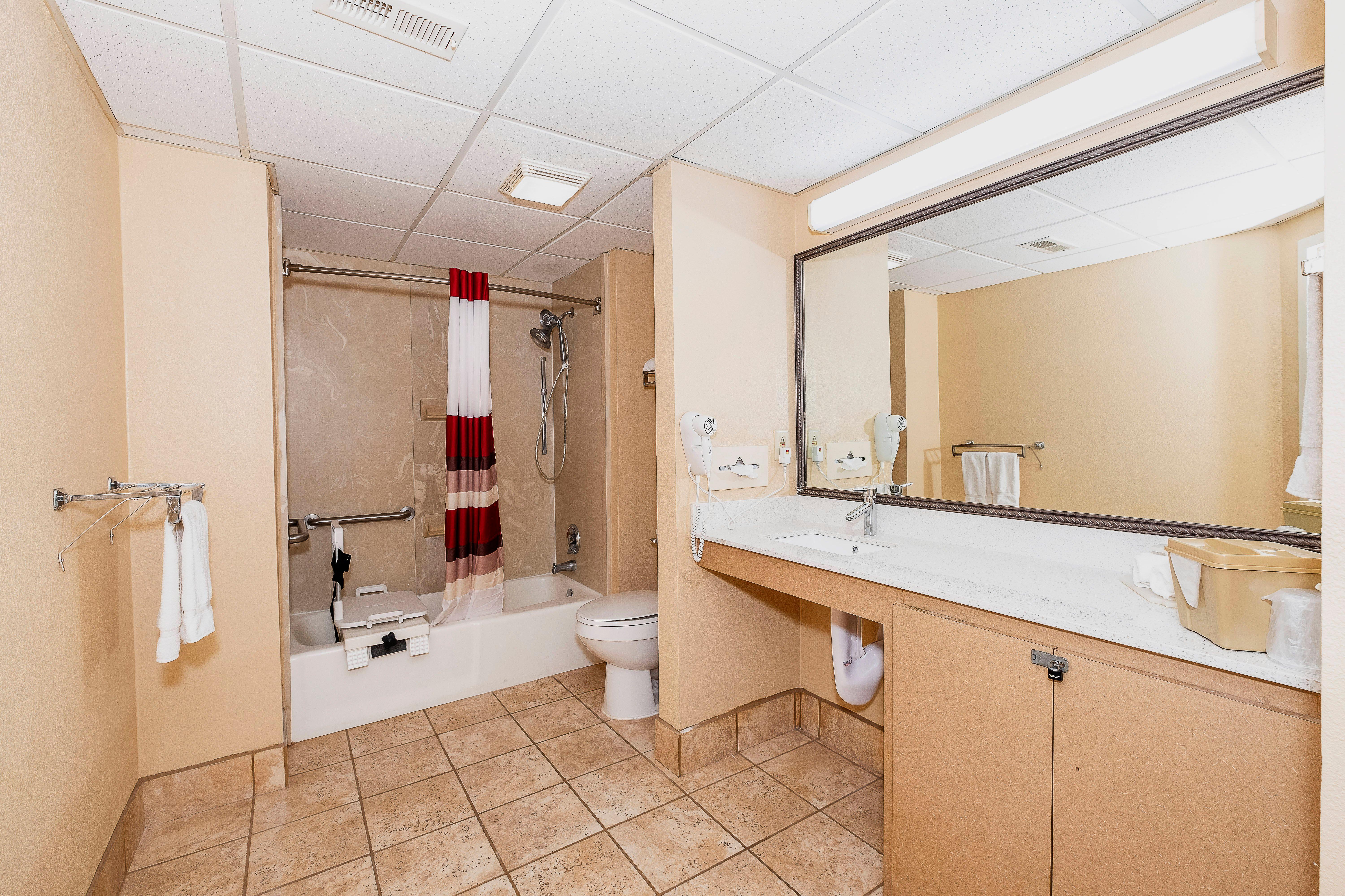 Red Roof Inn & Suites Macon Bagian luar foto