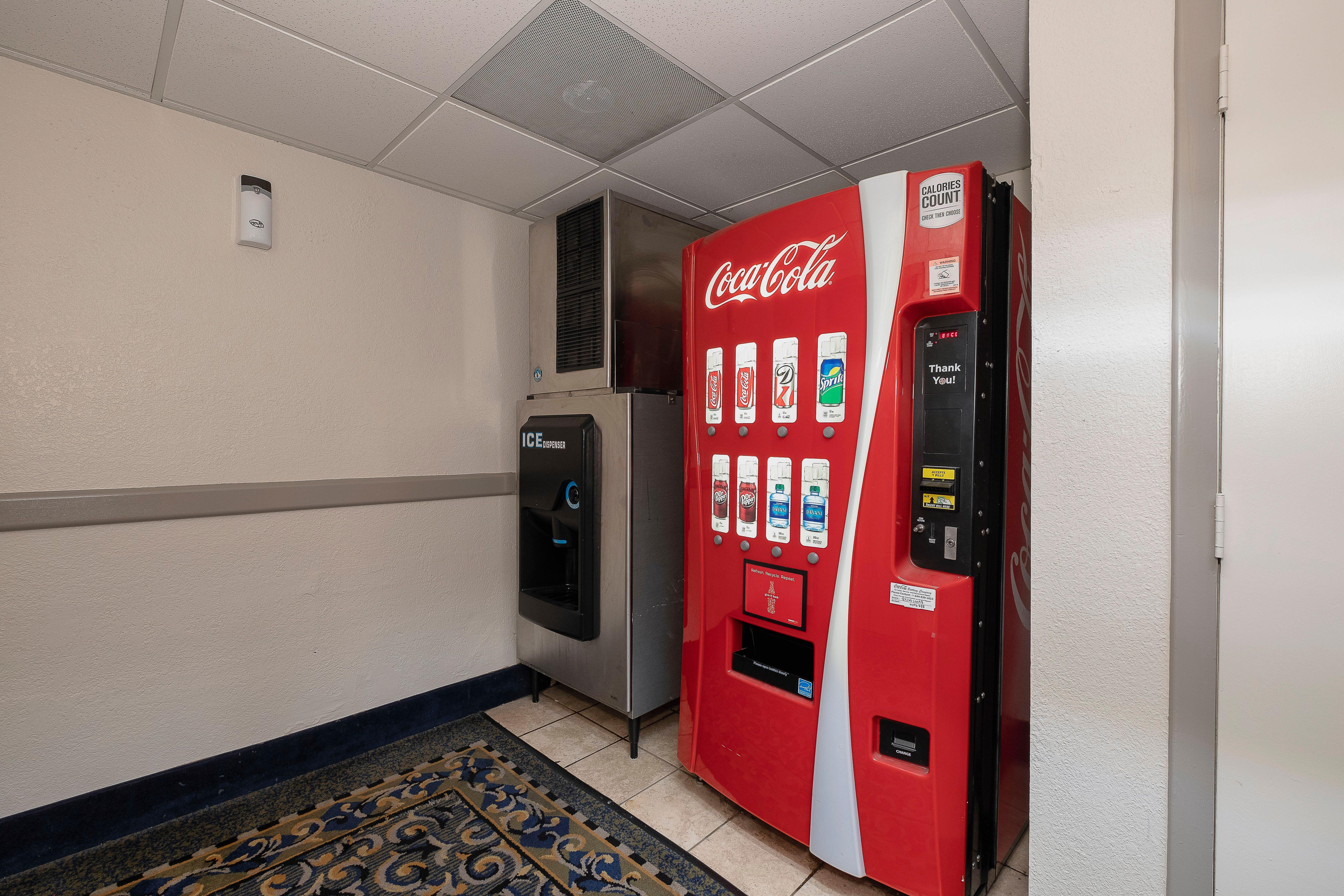 Red Roof Inn & Suites Macon Bagian luar foto