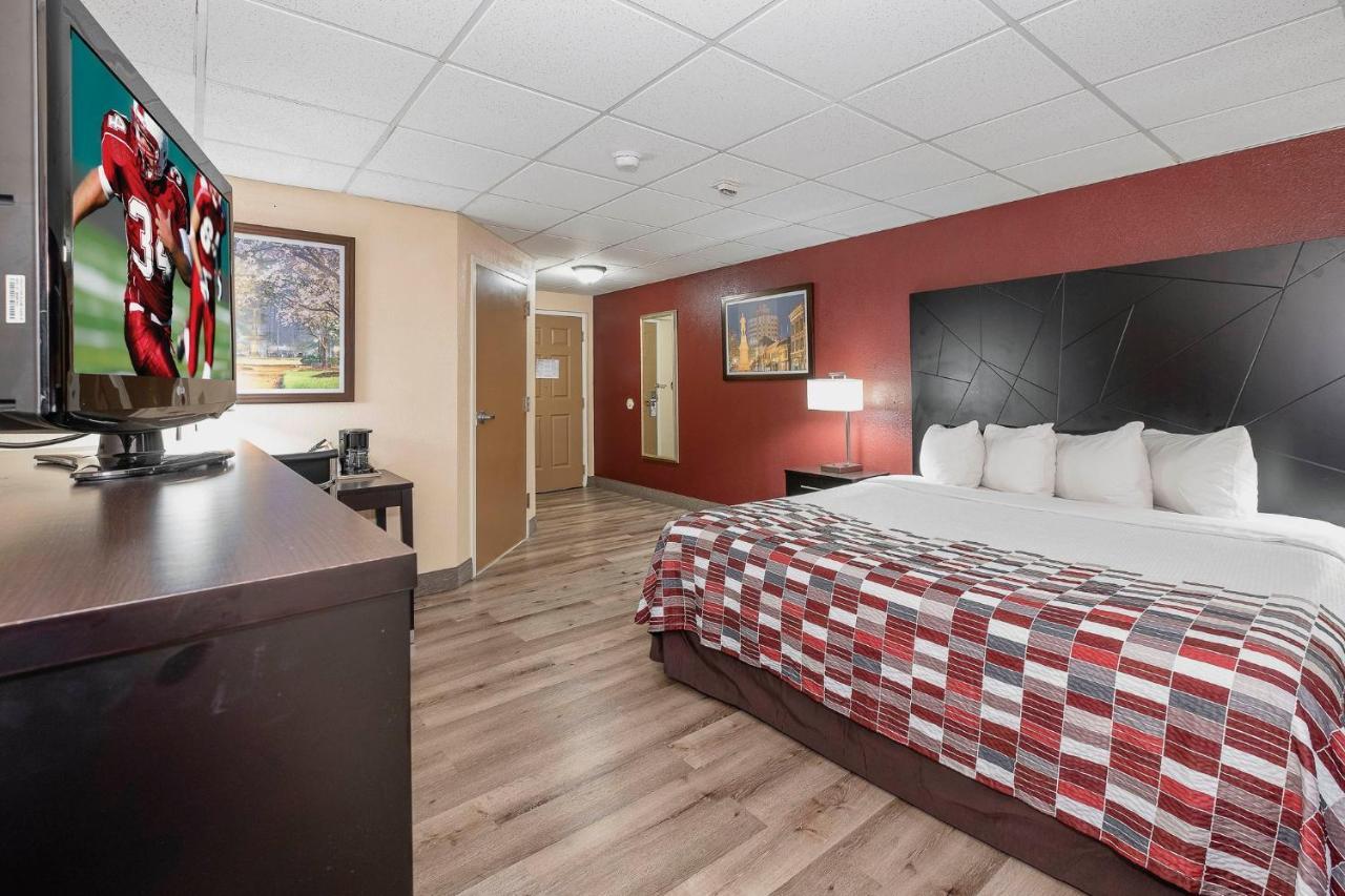 Red Roof Inn & Suites Macon Bagian luar foto