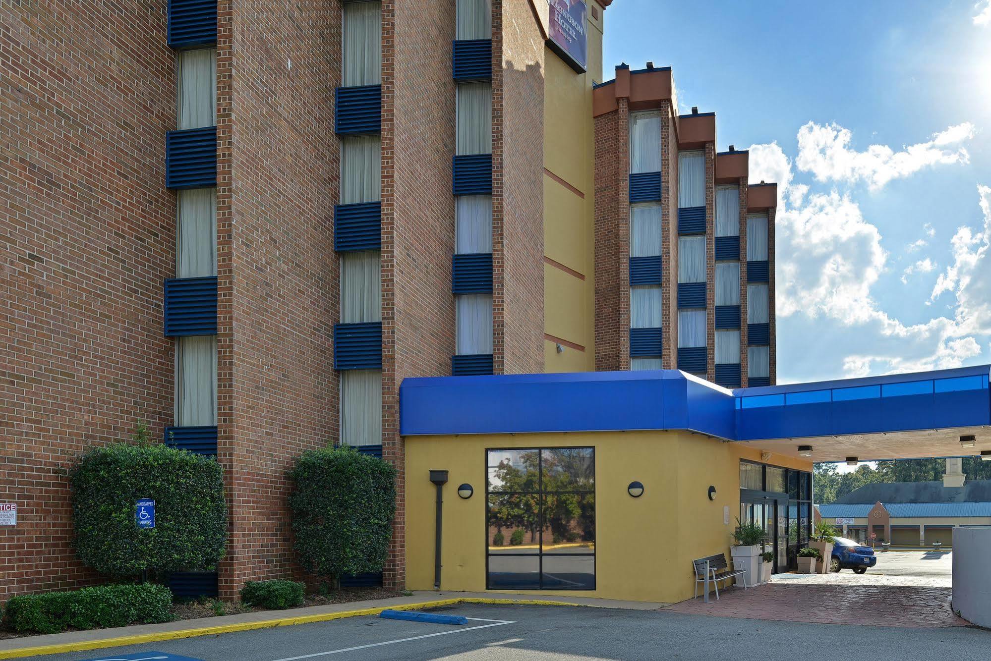 Red Roof Inn & Suites Macon Bagian luar foto