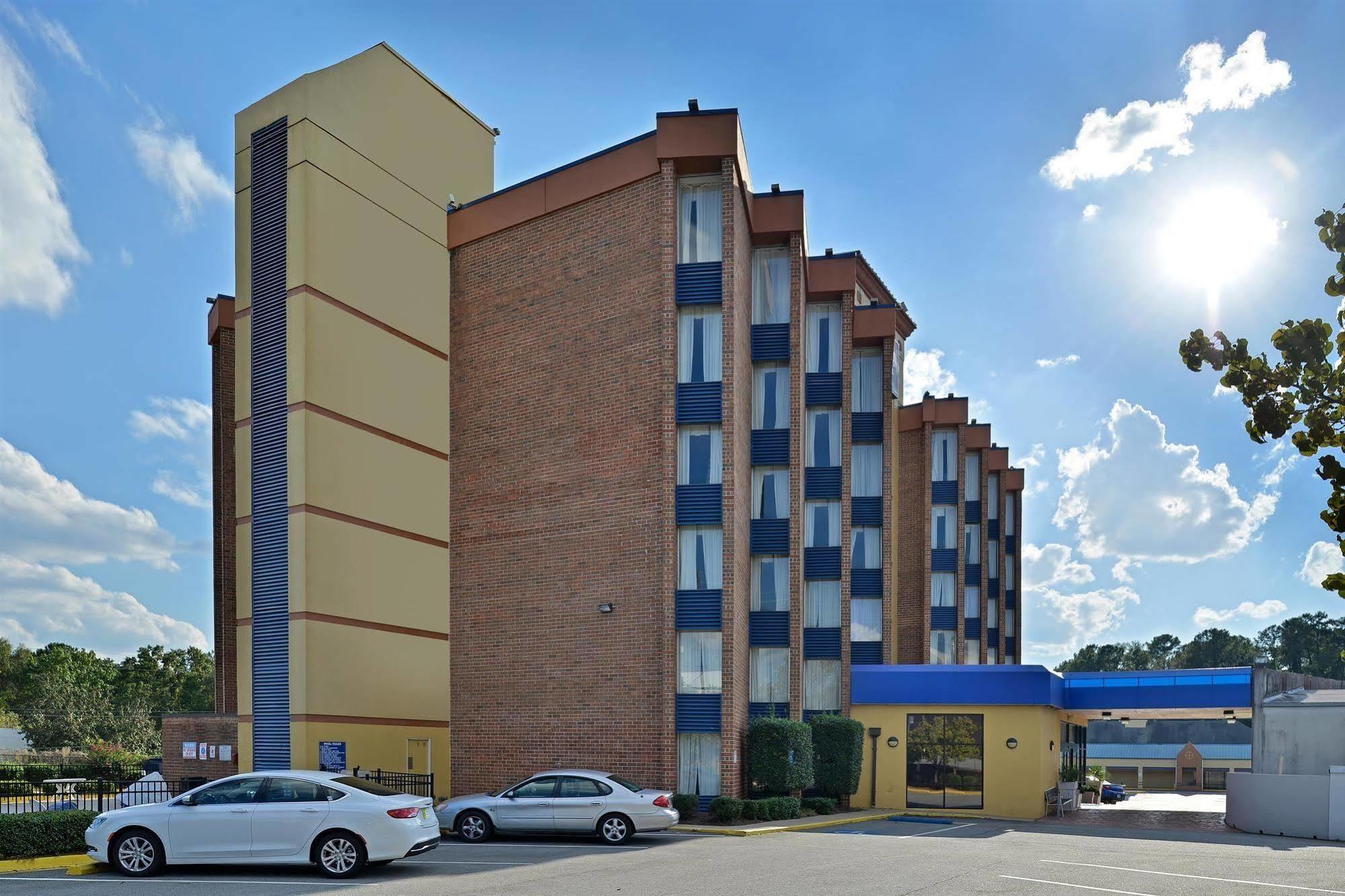 Red Roof Inn & Suites Macon Bagian luar foto