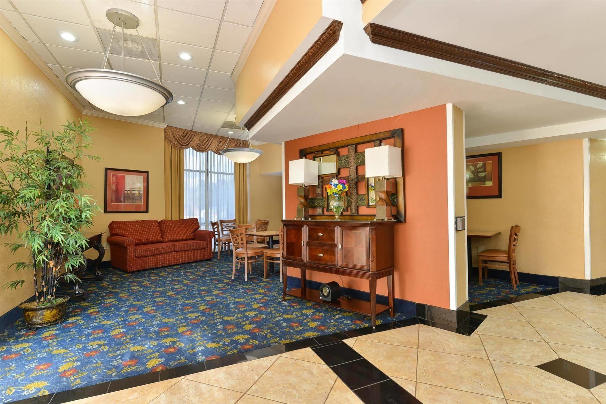 Red Roof Inn & Suites Macon Bagian luar foto
