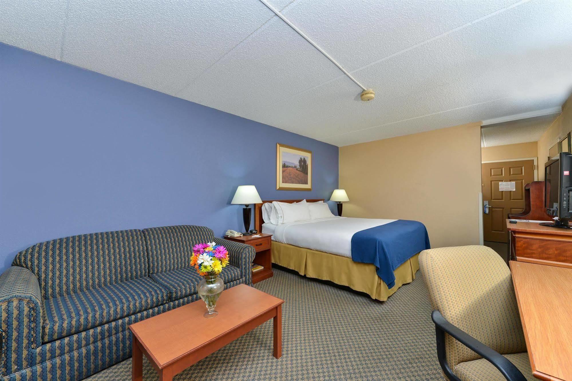 Red Roof Inn & Suites Macon Bagian luar foto