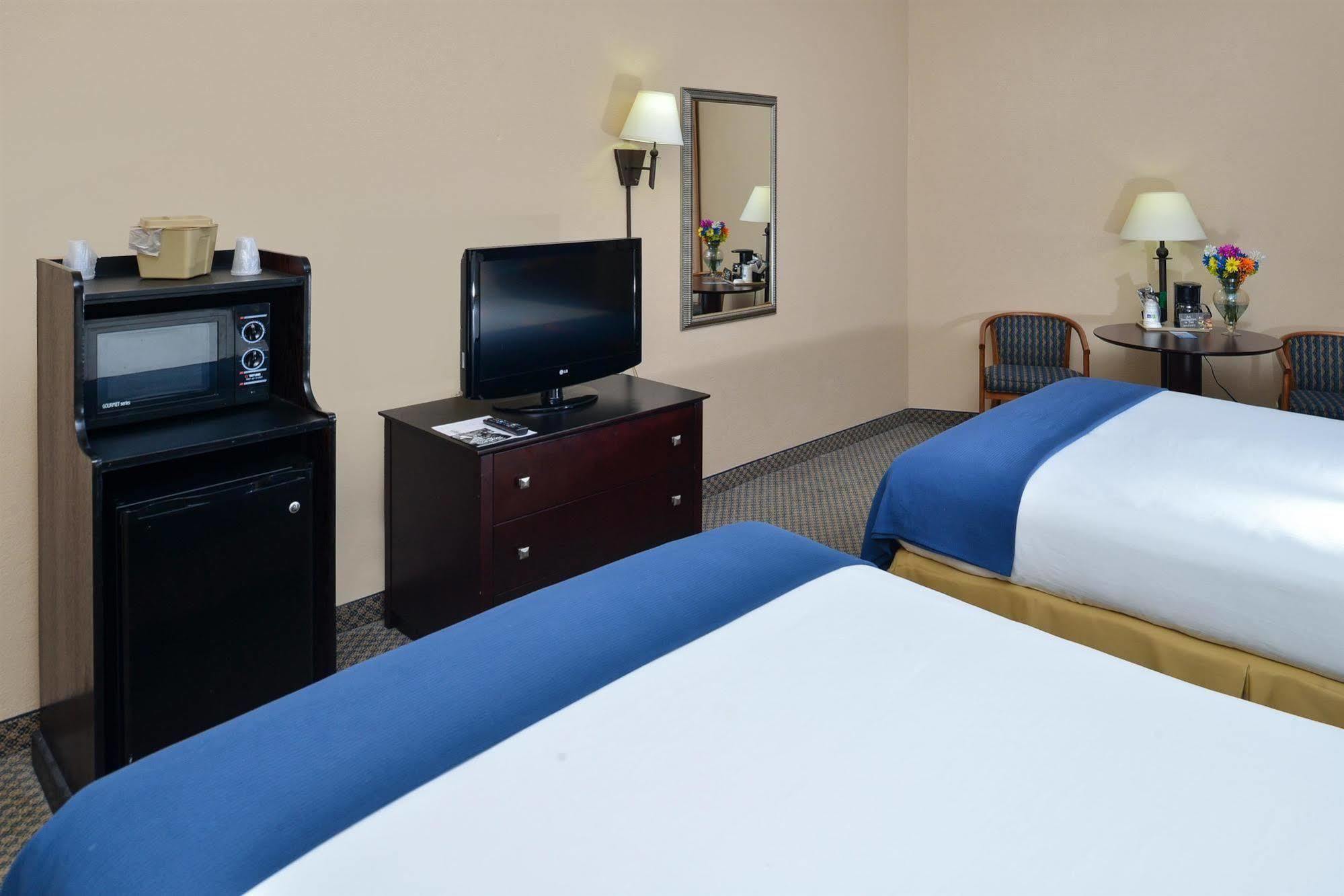 Red Roof Inn & Suites Macon Bagian luar foto