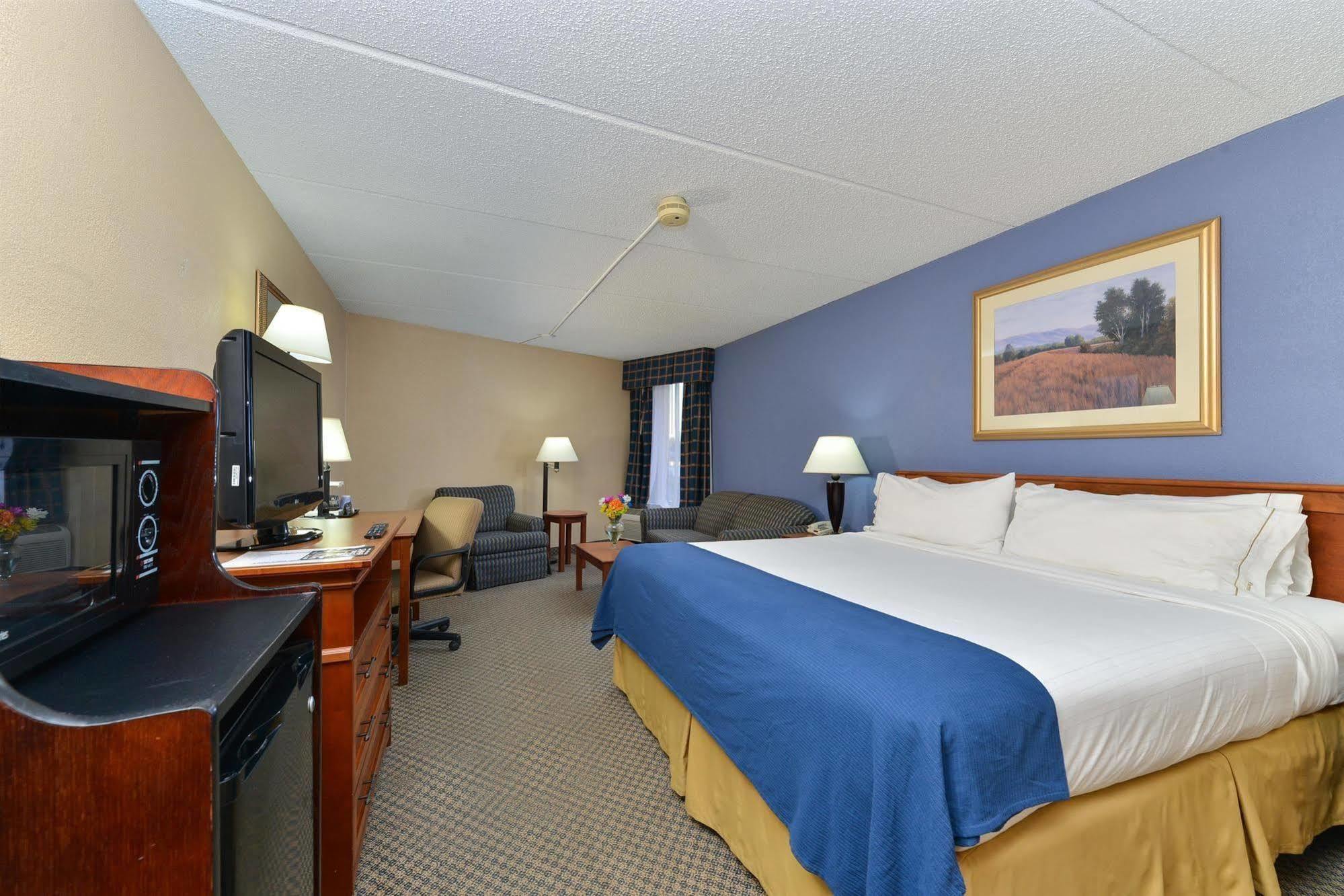 Red Roof Inn & Suites Macon Bagian luar foto
