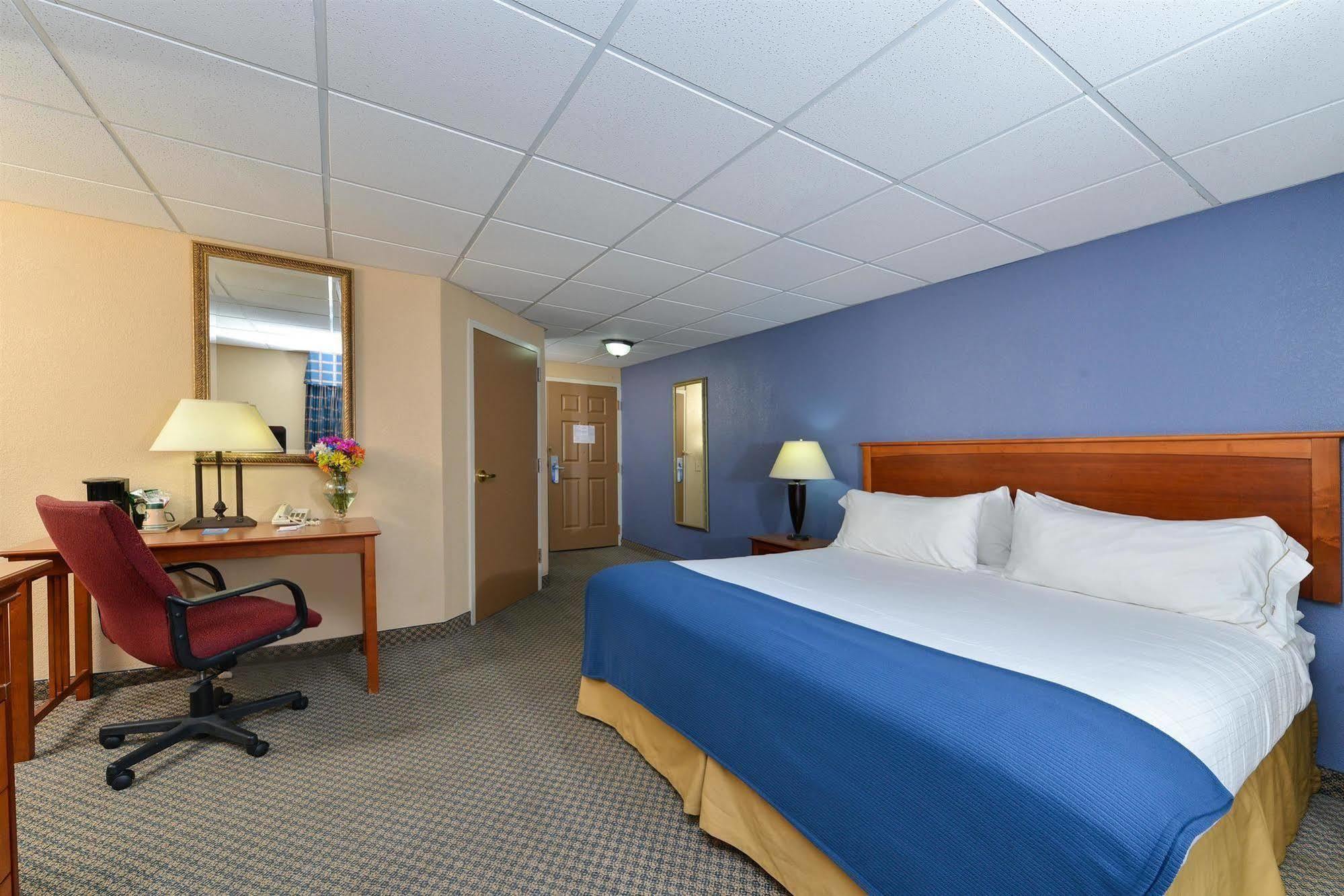 Red Roof Inn & Suites Macon Bagian luar foto