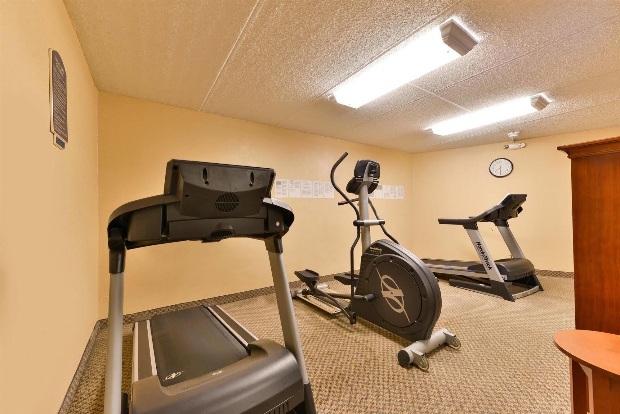 Red Roof Inn & Suites Macon Bagian luar foto